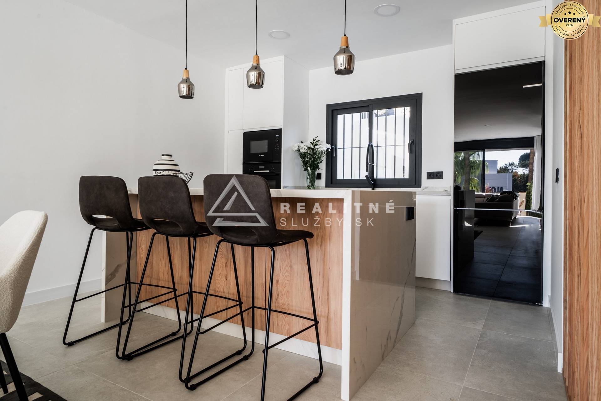 Nueva Andalucia, Los Pinos de Aloha , 3 beds , 4 baths