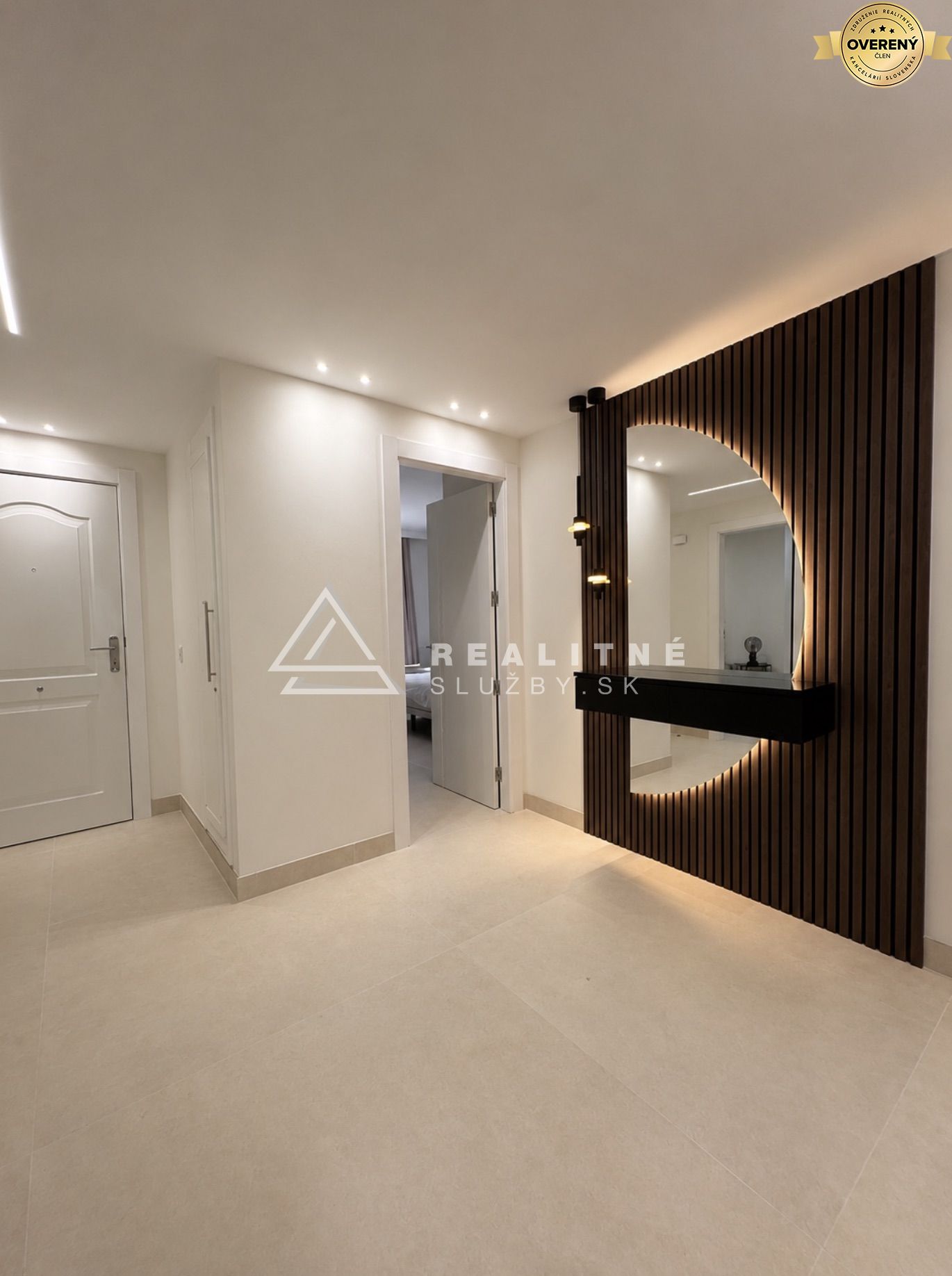 EXCLUSIVE FRONTLINE BEACH APARTMENT FOR RENT
