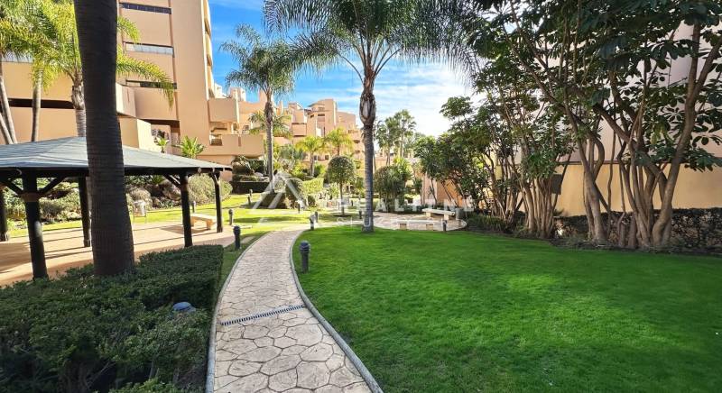 ESTEPONA BEACHFRONT APARTMENT FOR SALE – BAHÍA DE LA PLATA 