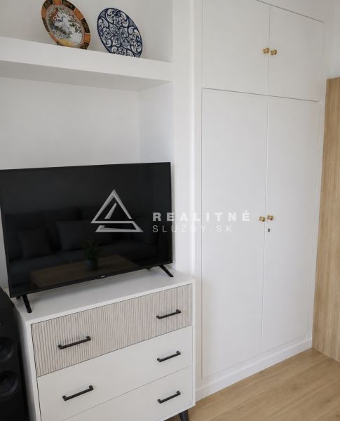 Renovated Studio Apartment with Sea Views in the Heart of Torremolinos
